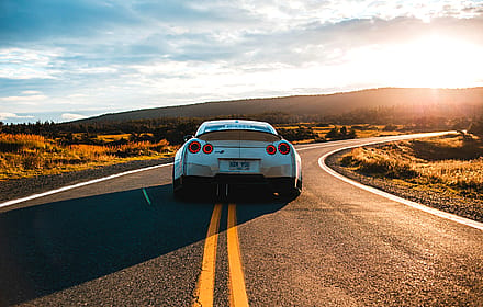 Chasing the Horizon: The Perfect Sunset Drive'