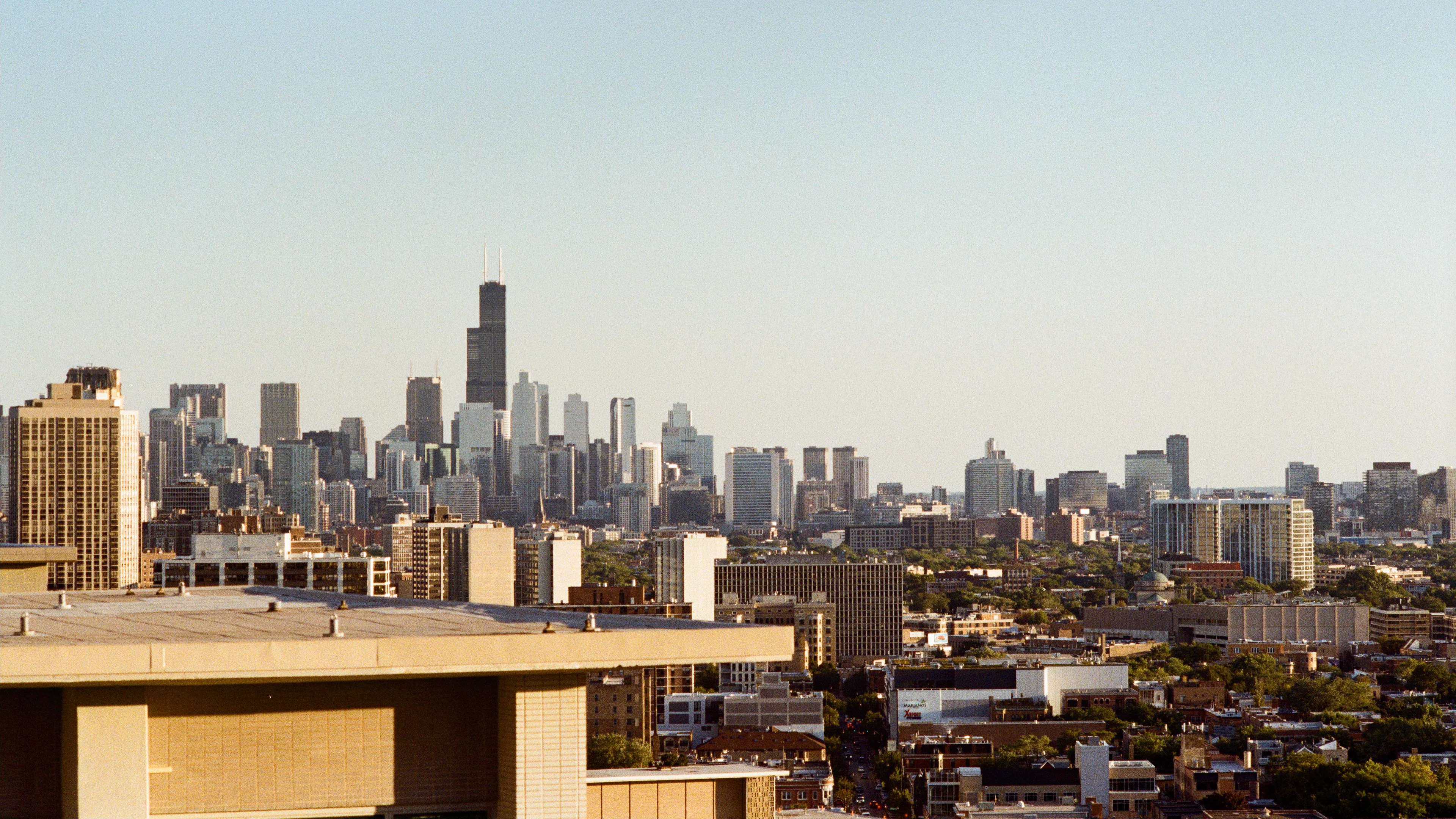 A weekend in Chicago, on 35mm film by /u/idriveahyundai picture 1 of 1