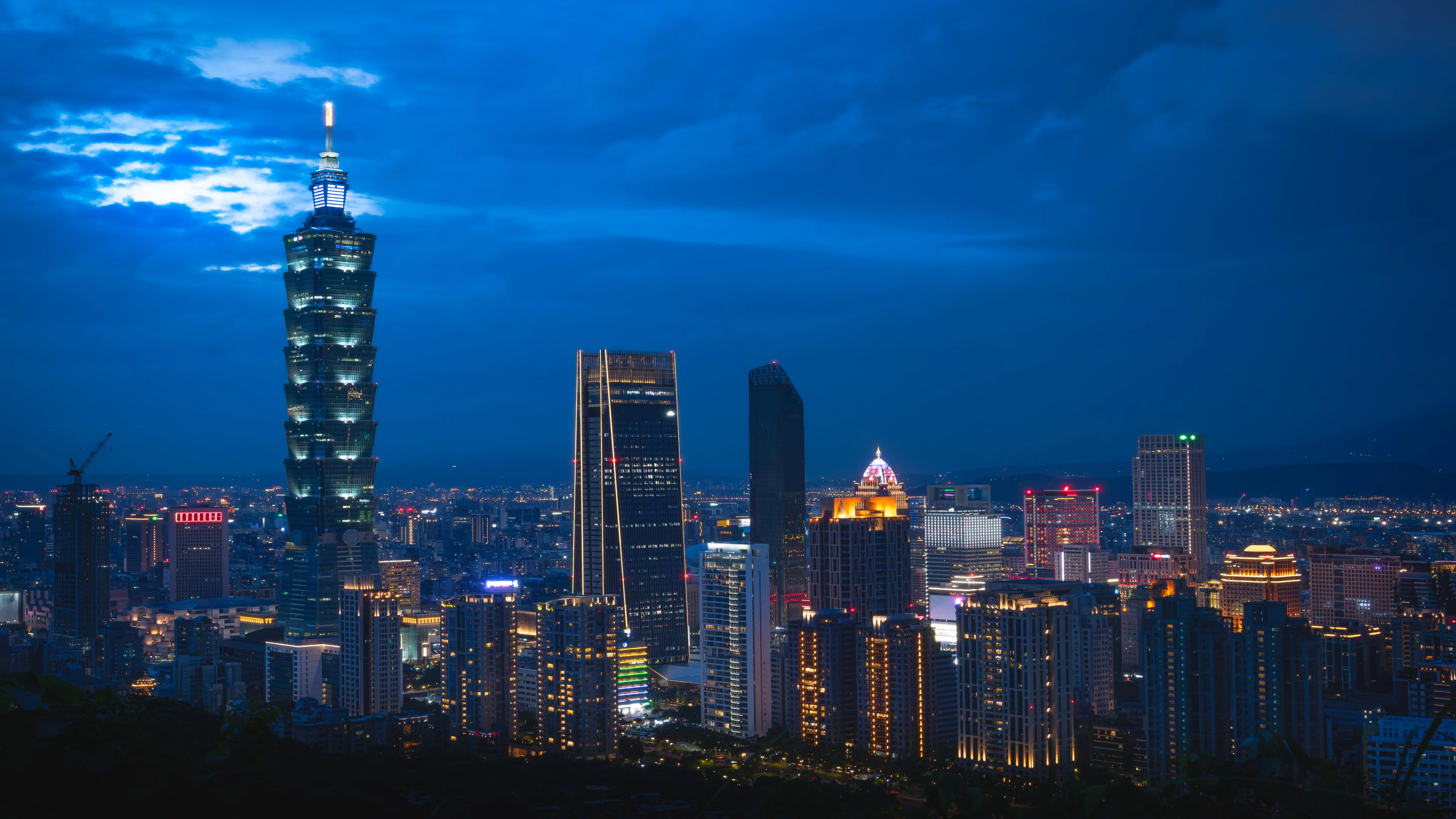Taipei, capital of Taiwan, by night by /u/Strix-Livens picture 1 of 1