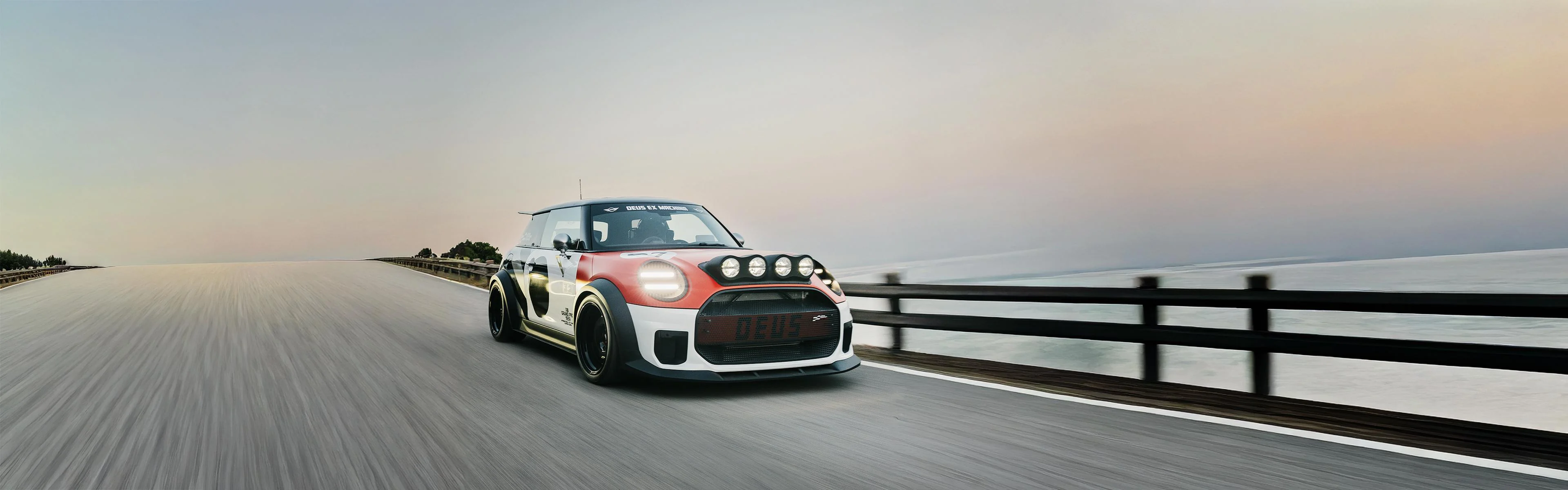 Mini Deus 3840 x 1200 picture 1 of 1