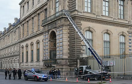 Louvre Robbery Powered Escape Ladder'