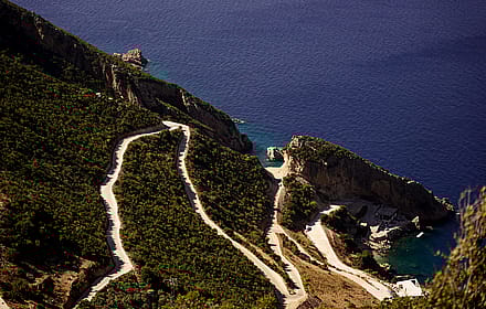 Took this photo some years back in Türkiye 🇹🇷- feel free to use as a wallpaper. 6000x4000'