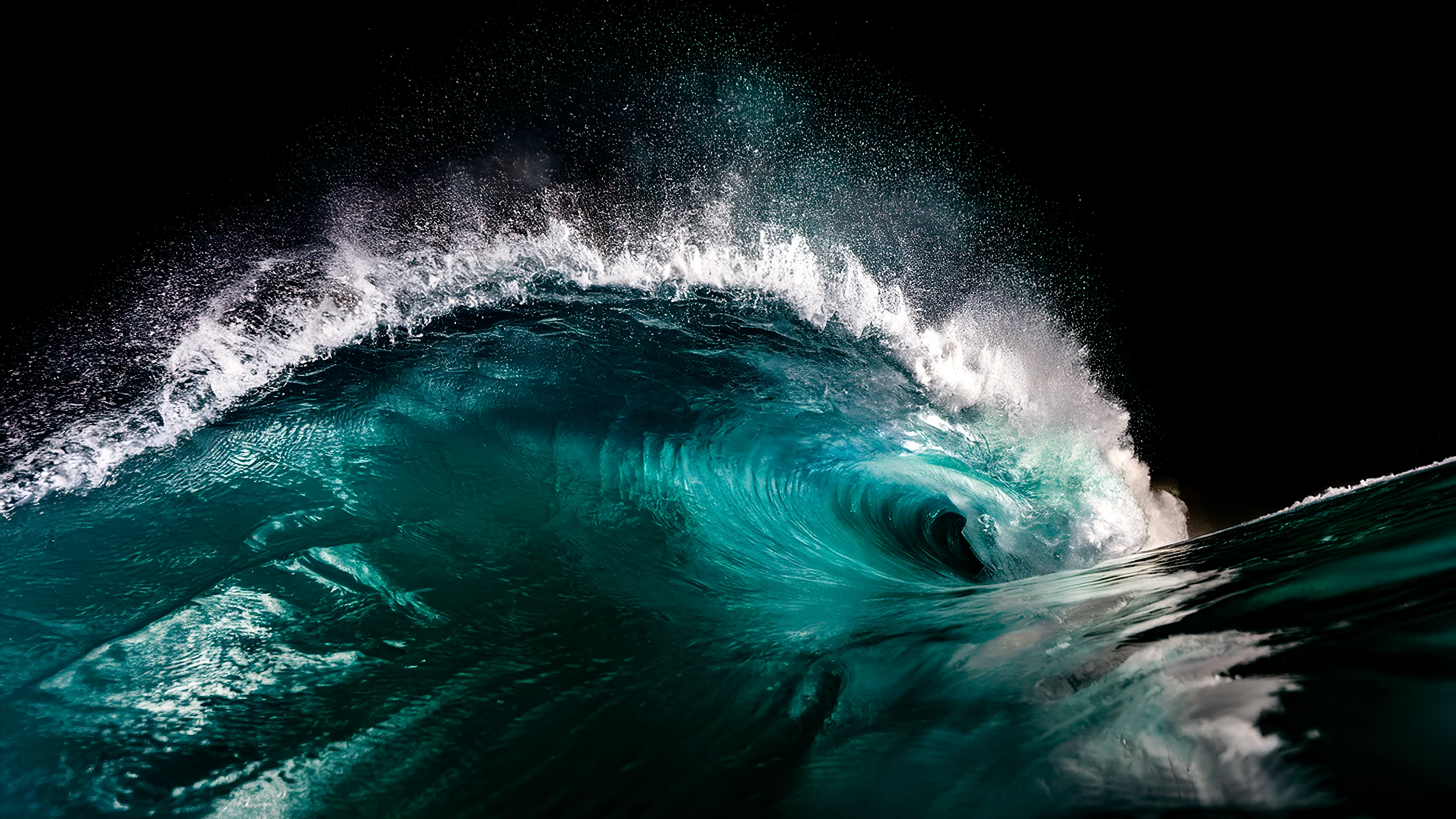 Breaking wave picture 1 of 1