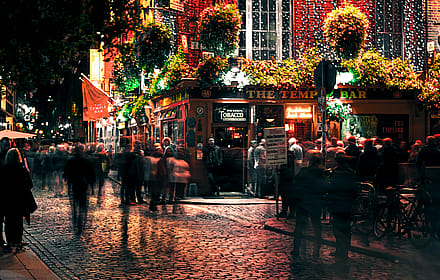 Picture I took last week at the Temple Bar in Dublin - I am new to the photo game pls be kind!'