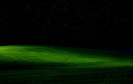 Windows XP Bliss at night for OLED'